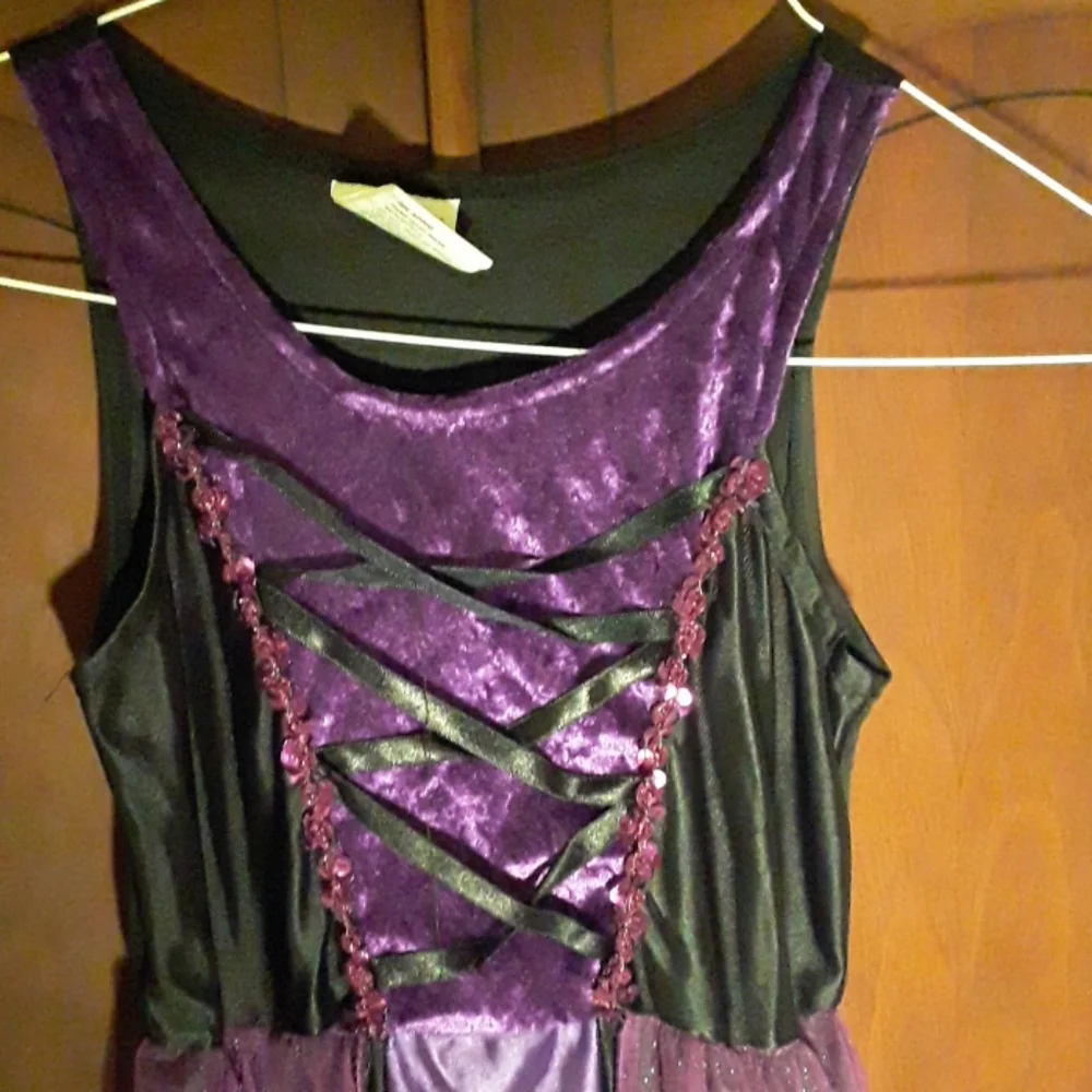 EUC Girls Cute Halloween Witch Gown
